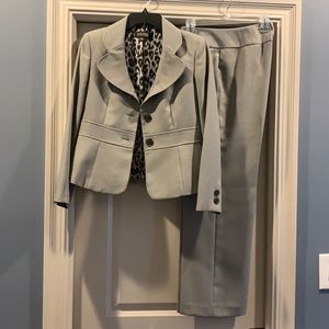 Kasper women’s suit